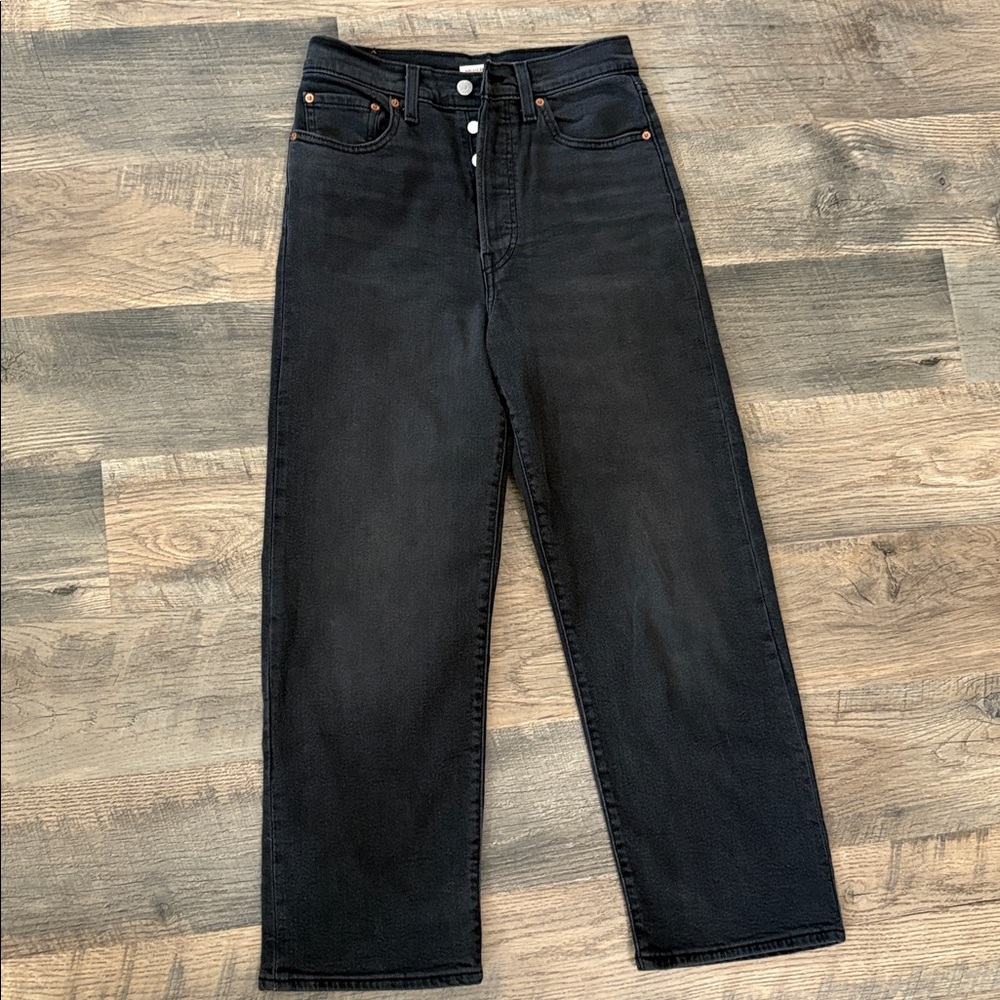 Levi’s Black High-Waisted Jeans